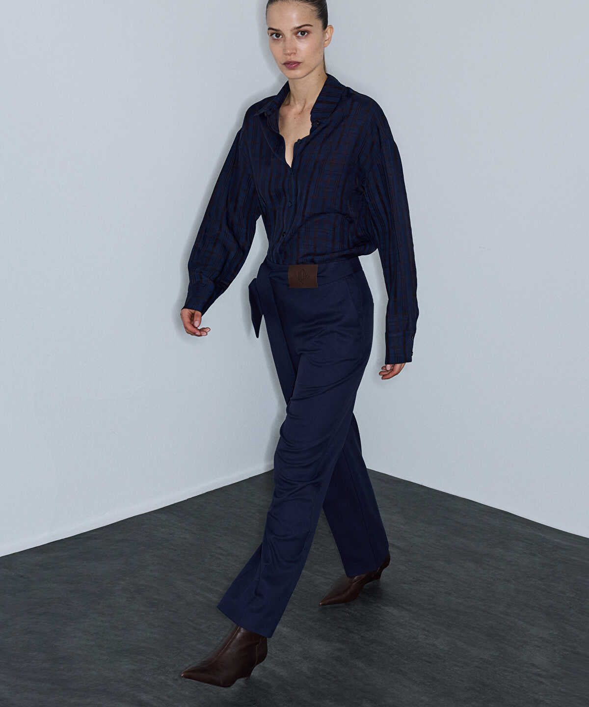 Zoomed Belted Carrot Fit Trousers