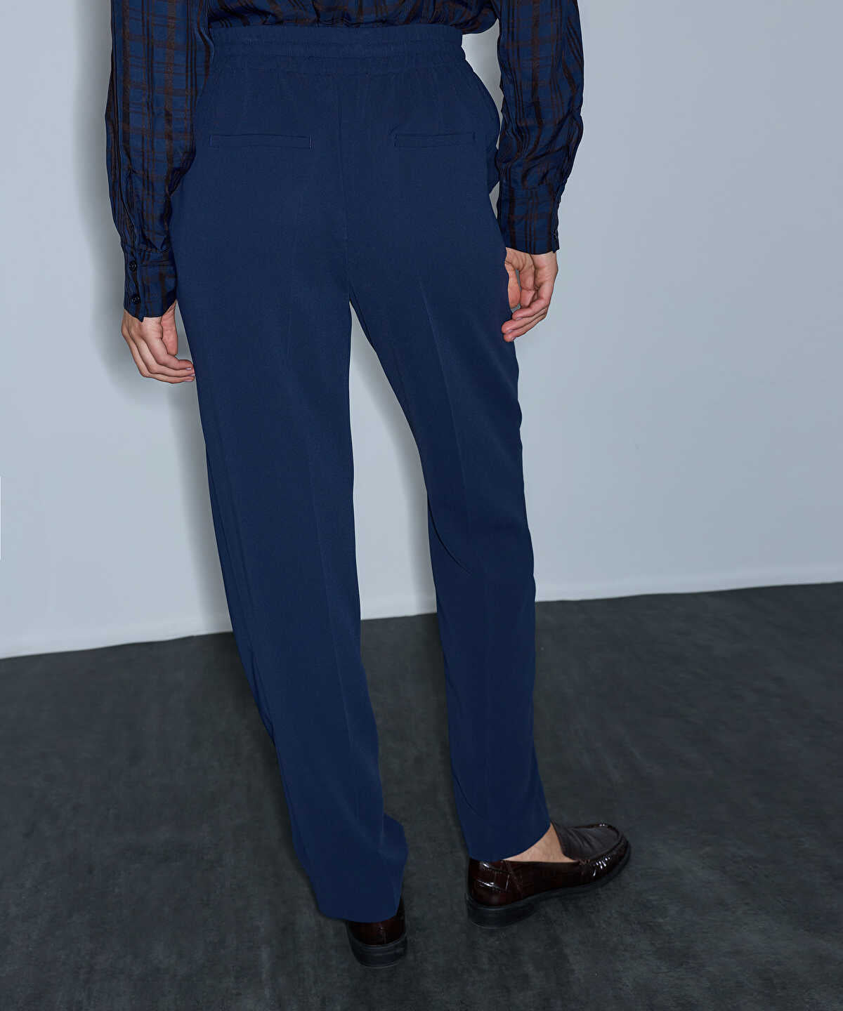 Fine-Belted Carrot Trousers