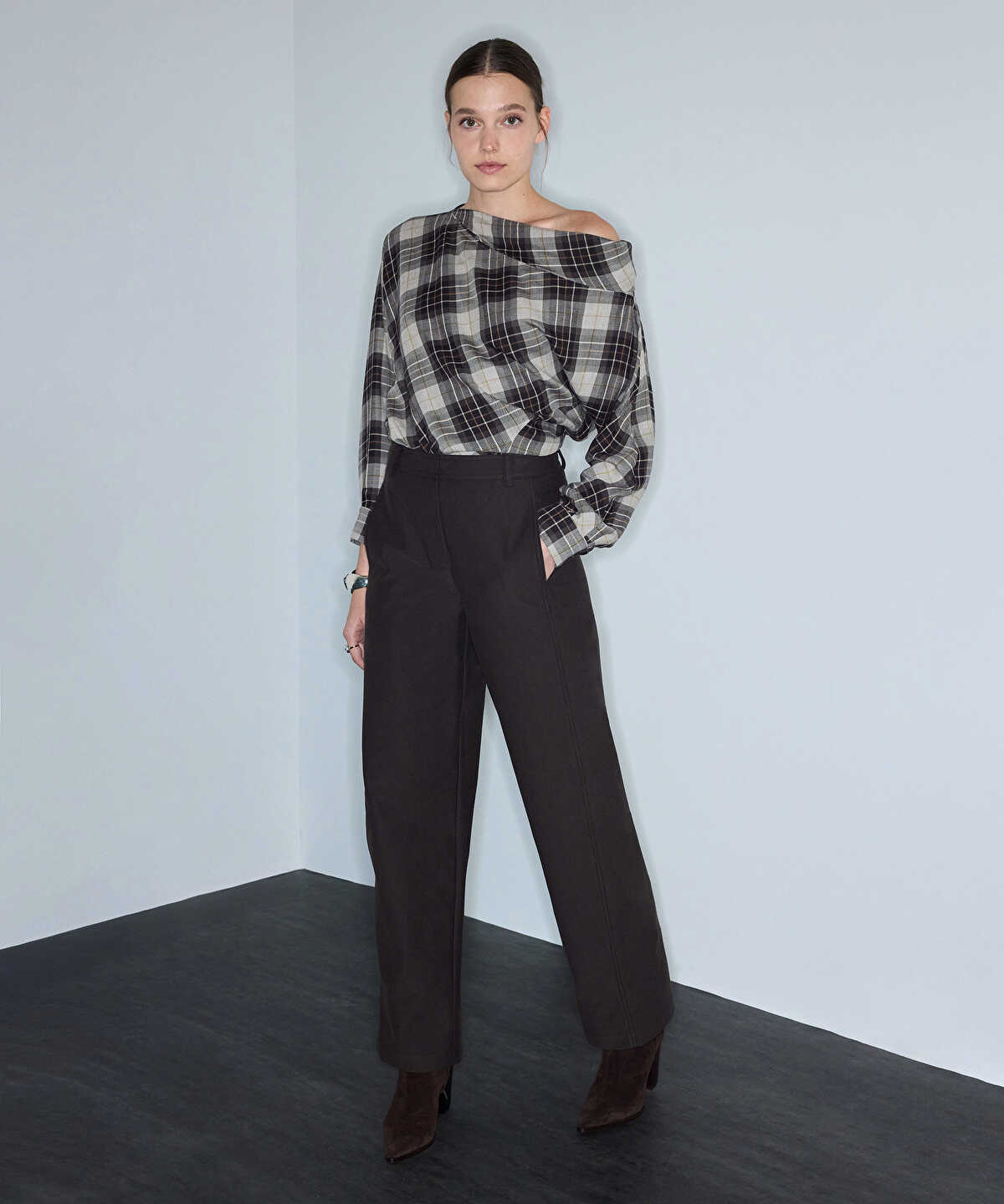 Zoomed Barrel Trousers