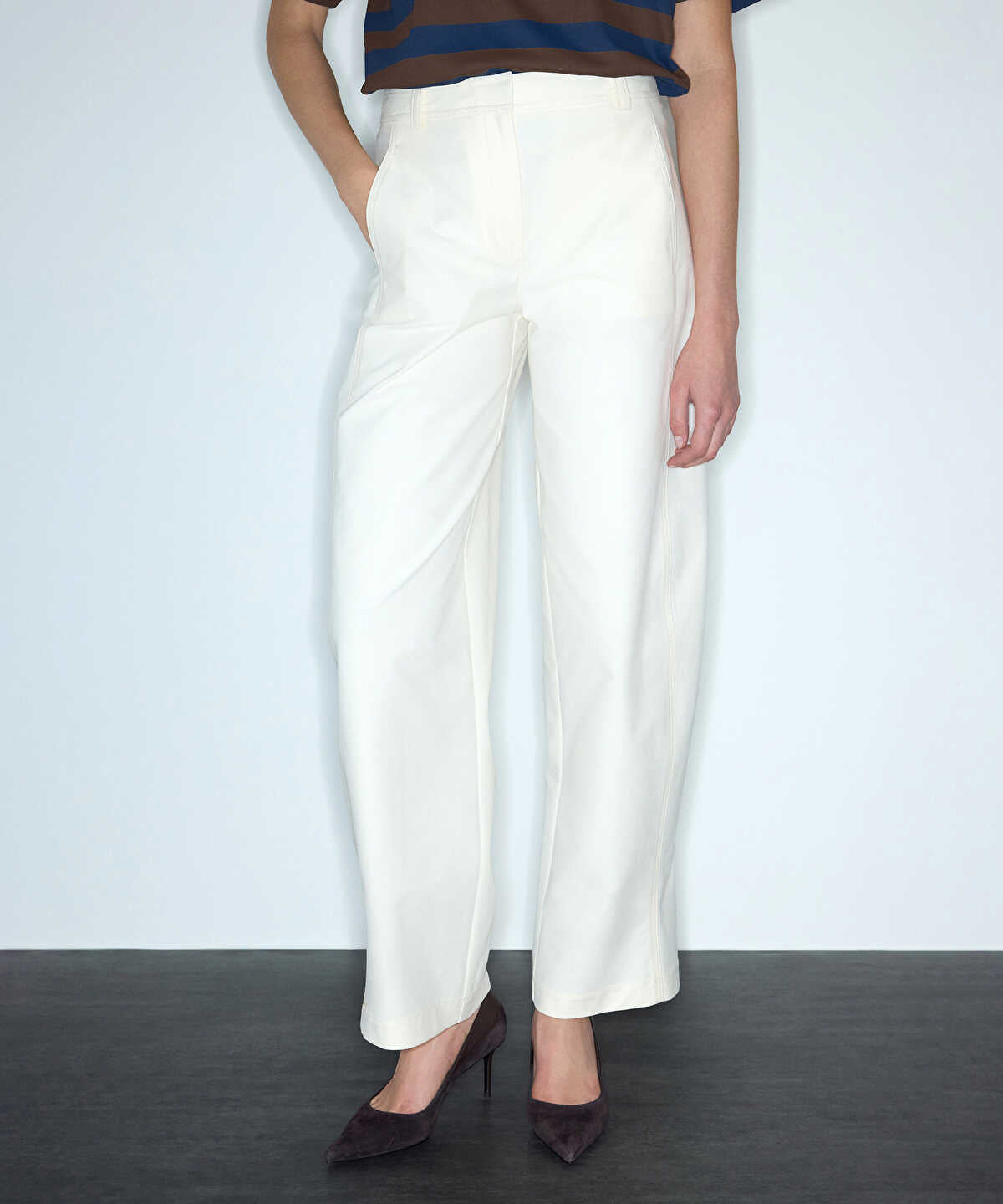 Zoomed Barrel Trousers