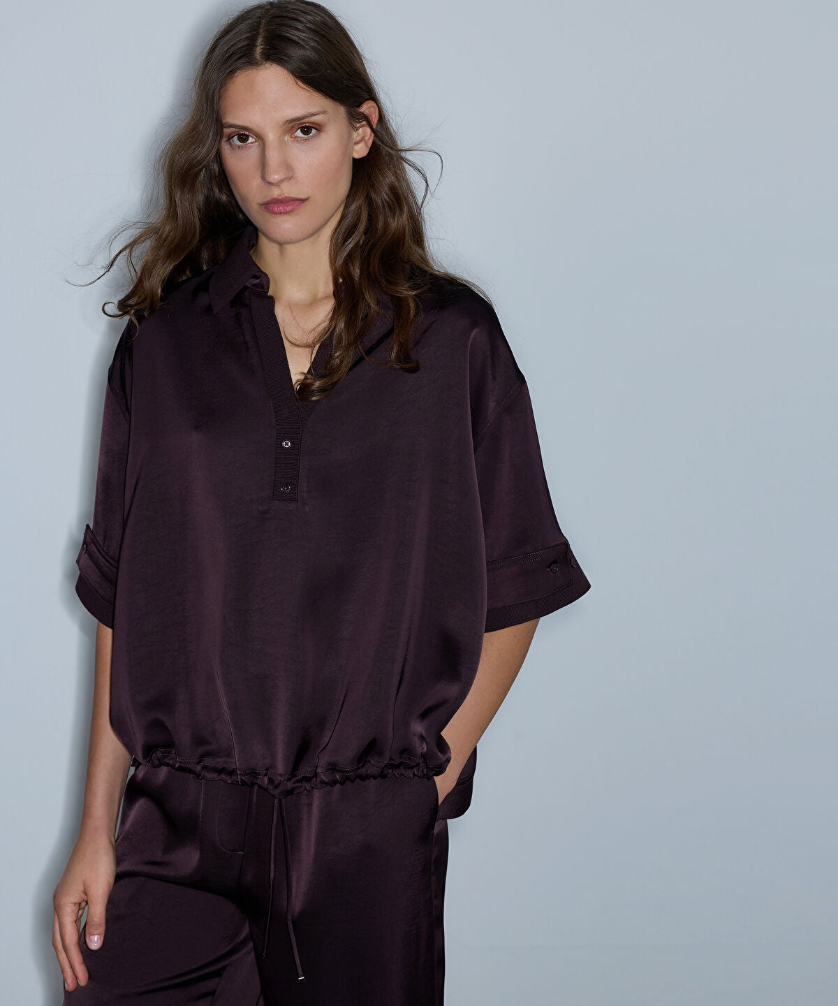 Zoomed Ribbed-Trim Shiny Blouse