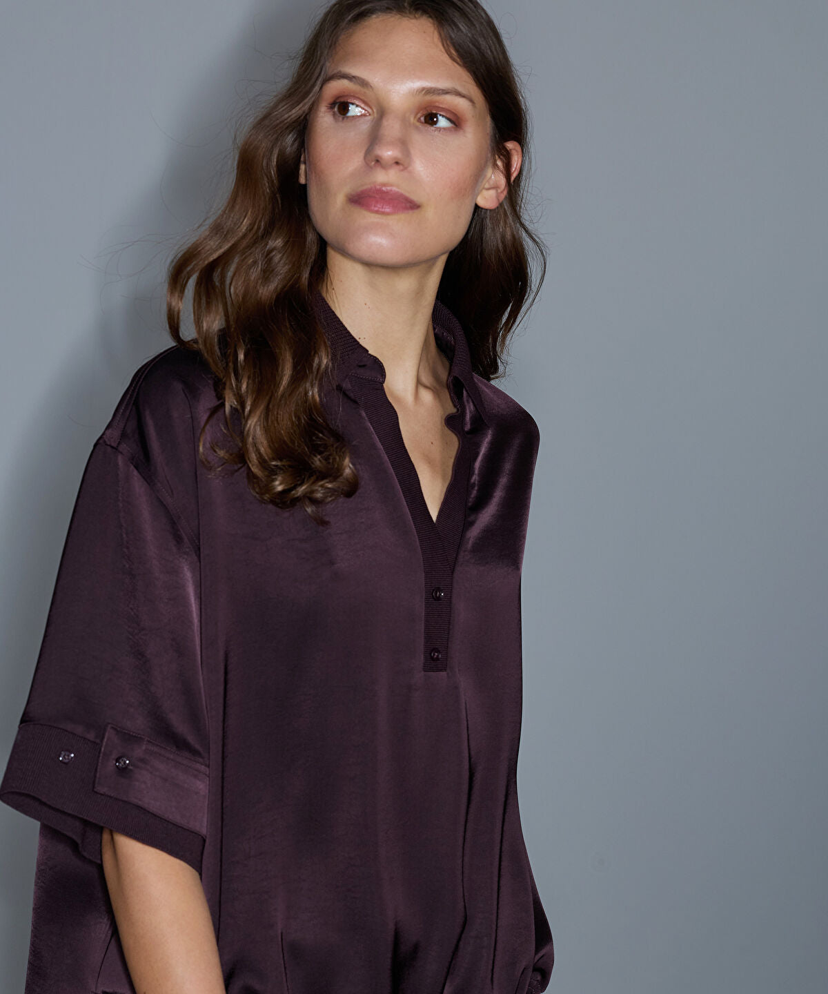 Zoomed Ribbed-Trim Shiny Blouse