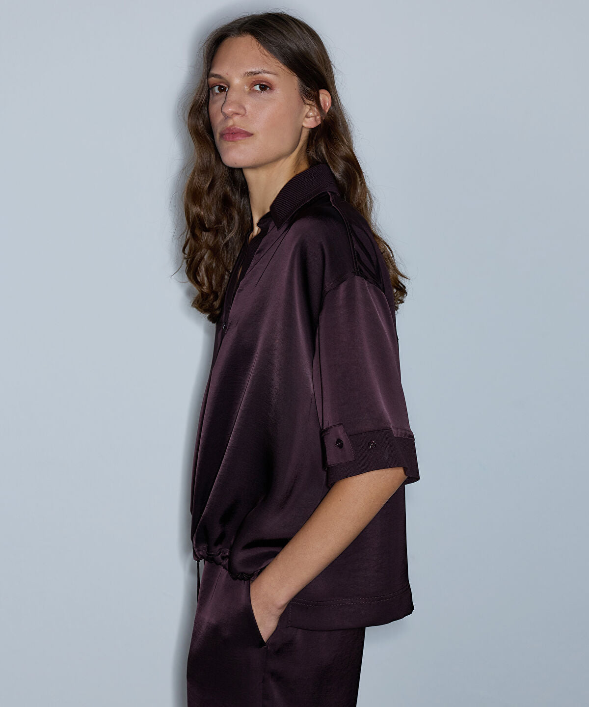 Zoomed Ribbed-Trim Shiny Blouse