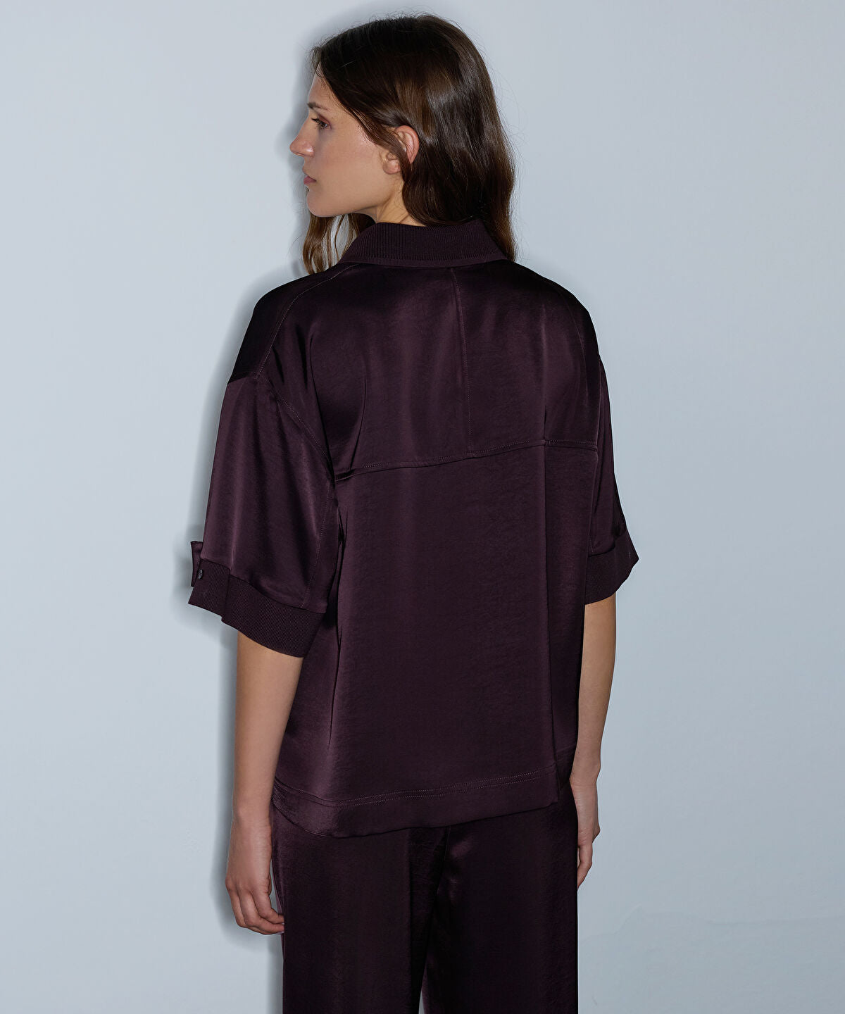 Zoomed Ribbed-Trim Shiny Blouse