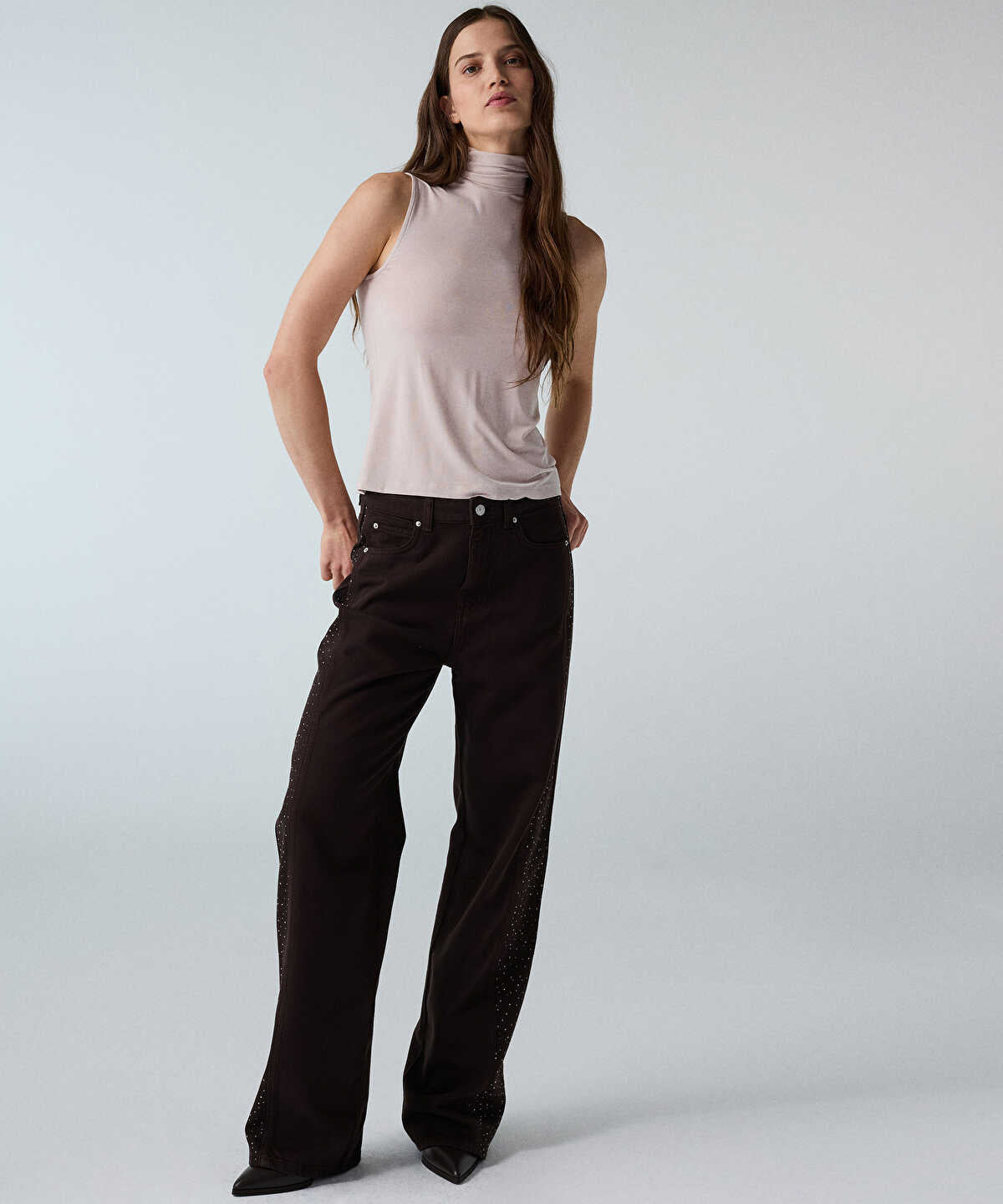 Zoomed Barrel Jeans with Rhinestones