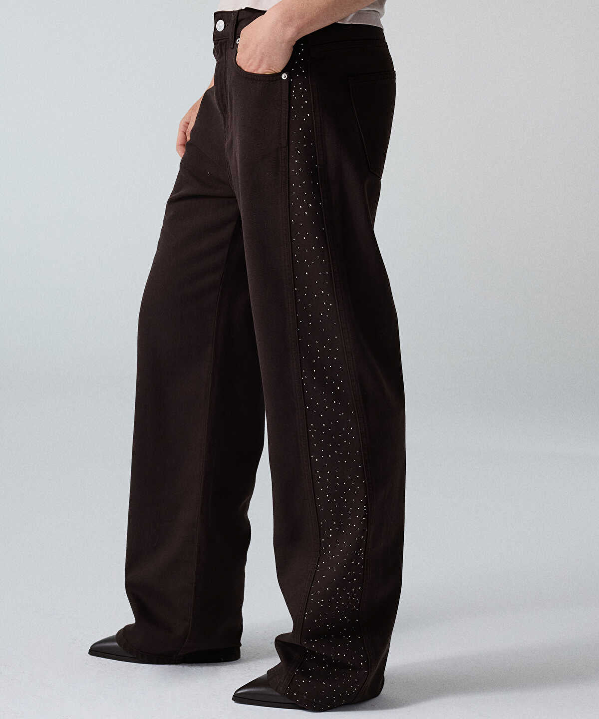 Zoomed Barrel Jeans with Rhinestones