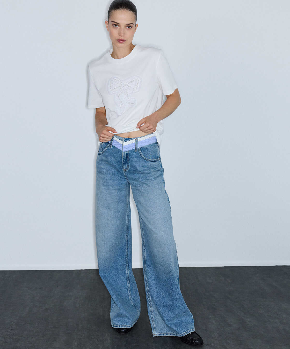 Wide-Leg Jeans with Contrast Waistband