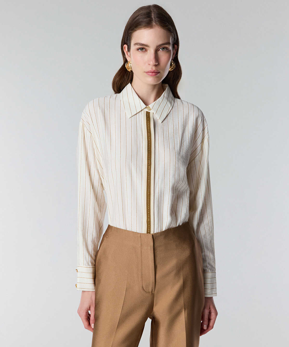 Zoomed Contrast Trim Striped Shirt