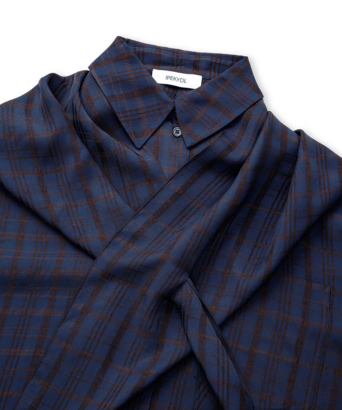Zoomed Plaid Shirt with Detachable Scarf