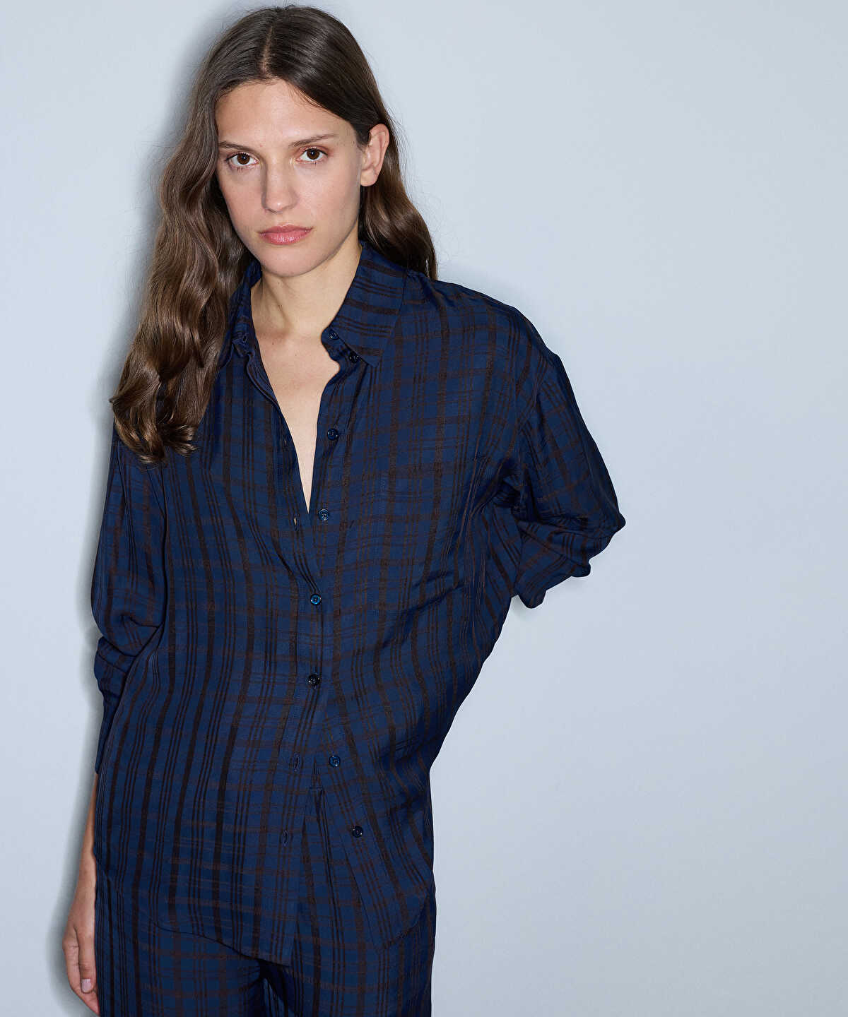 Zoomed Plaid Shirt with Detachable Scarf
