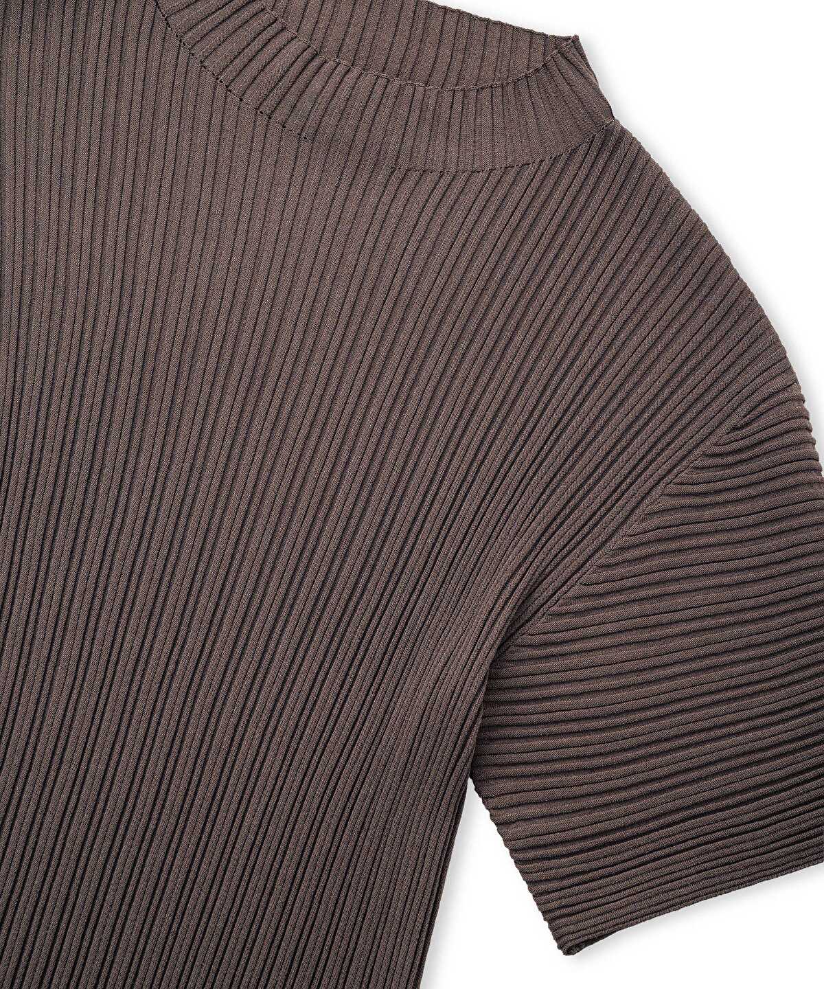 Zoomed Textured Boat-Neck Knit Top