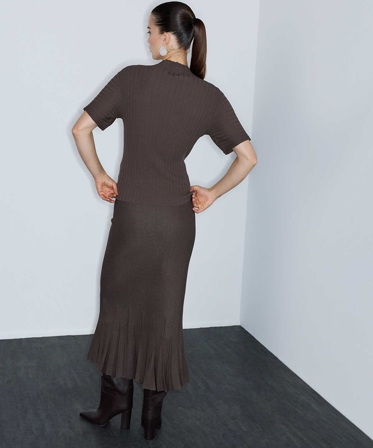 Zoomed Textured Boat-Neck Knit Top