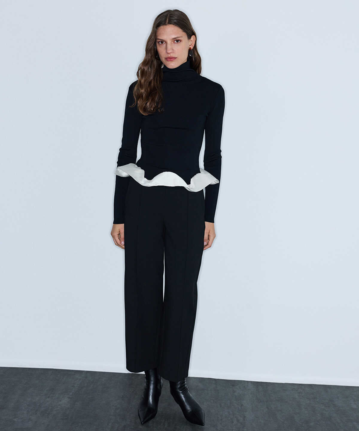 Zoomed Color-Block Combination Knit Top