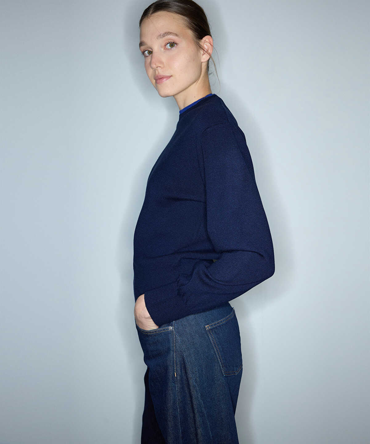 Zoomed Contrast Collar Knit Top