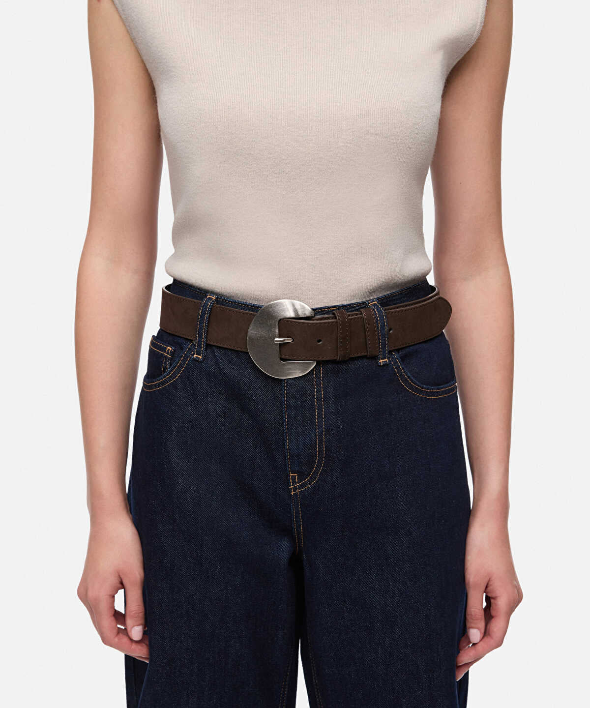 Zoomed 100% Leather Belt with Metal Buckle