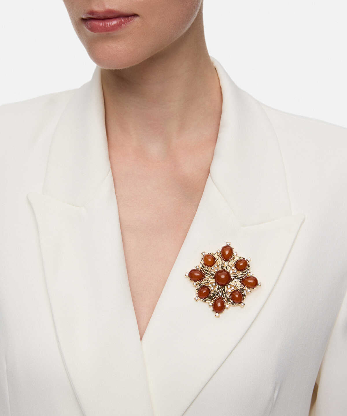 Zoomed Contrast Resin-Detail Brooch
