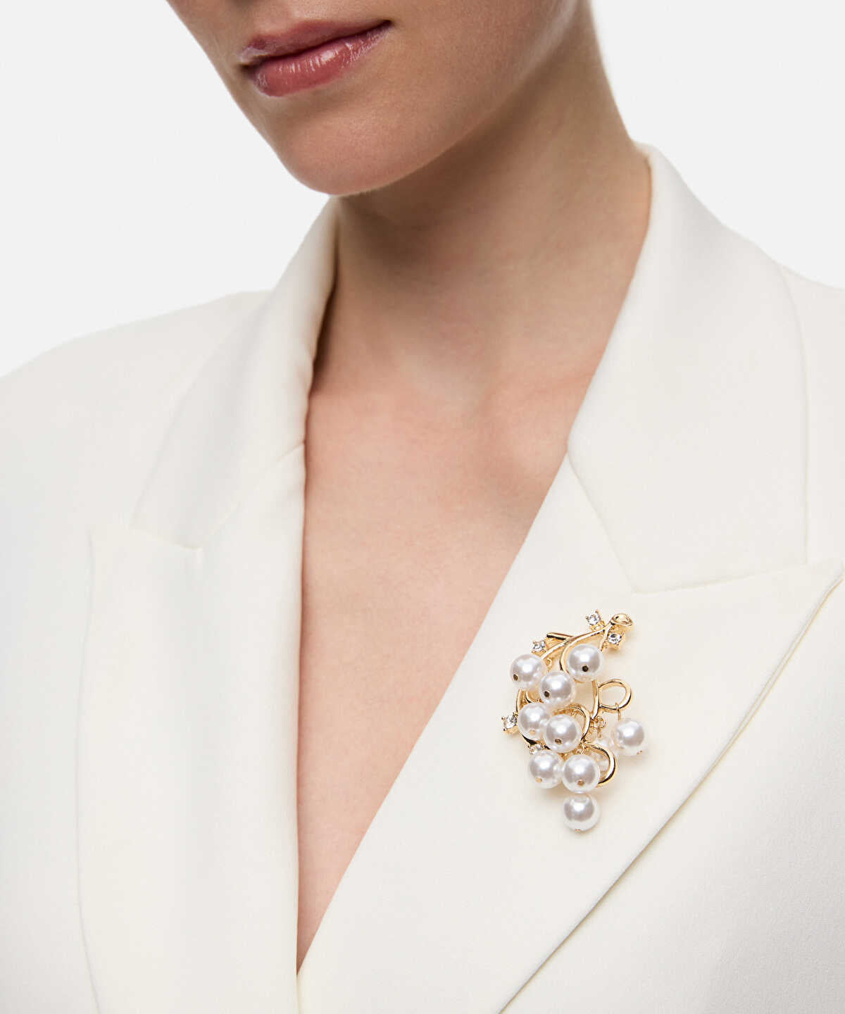 Zoomed Faux-Pearl Embellished Brooch