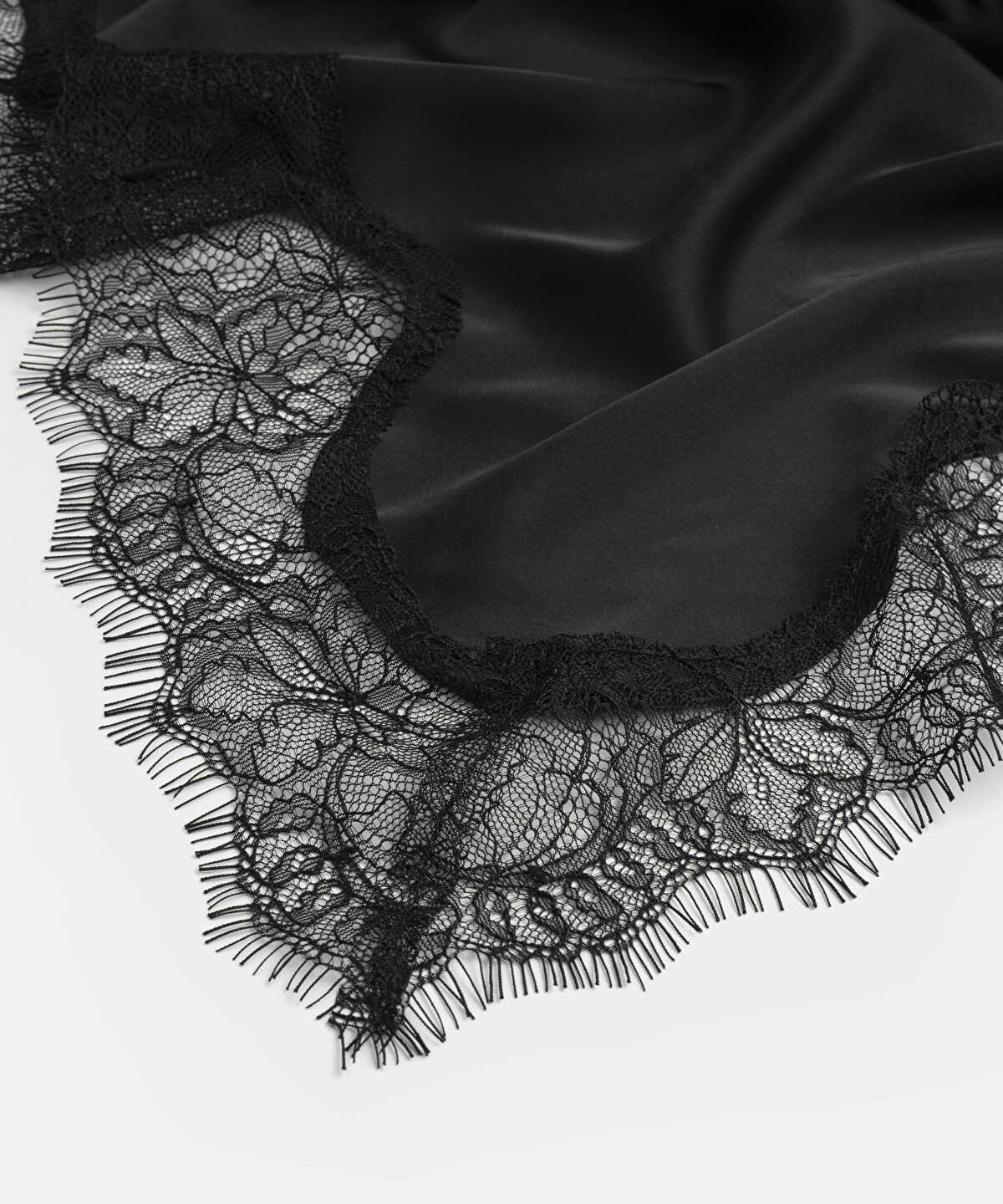 Zoomed Lace-Trimmed Viscose Shawl