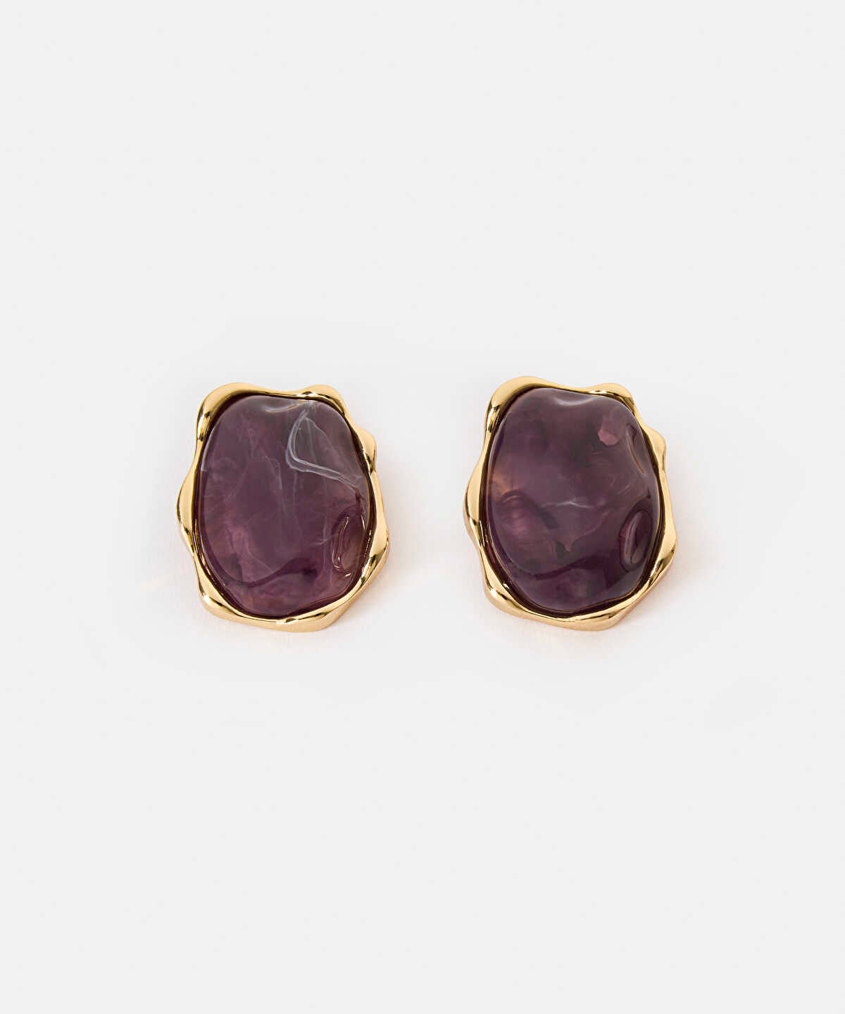 Zoomed Metal Earrings with Resin
