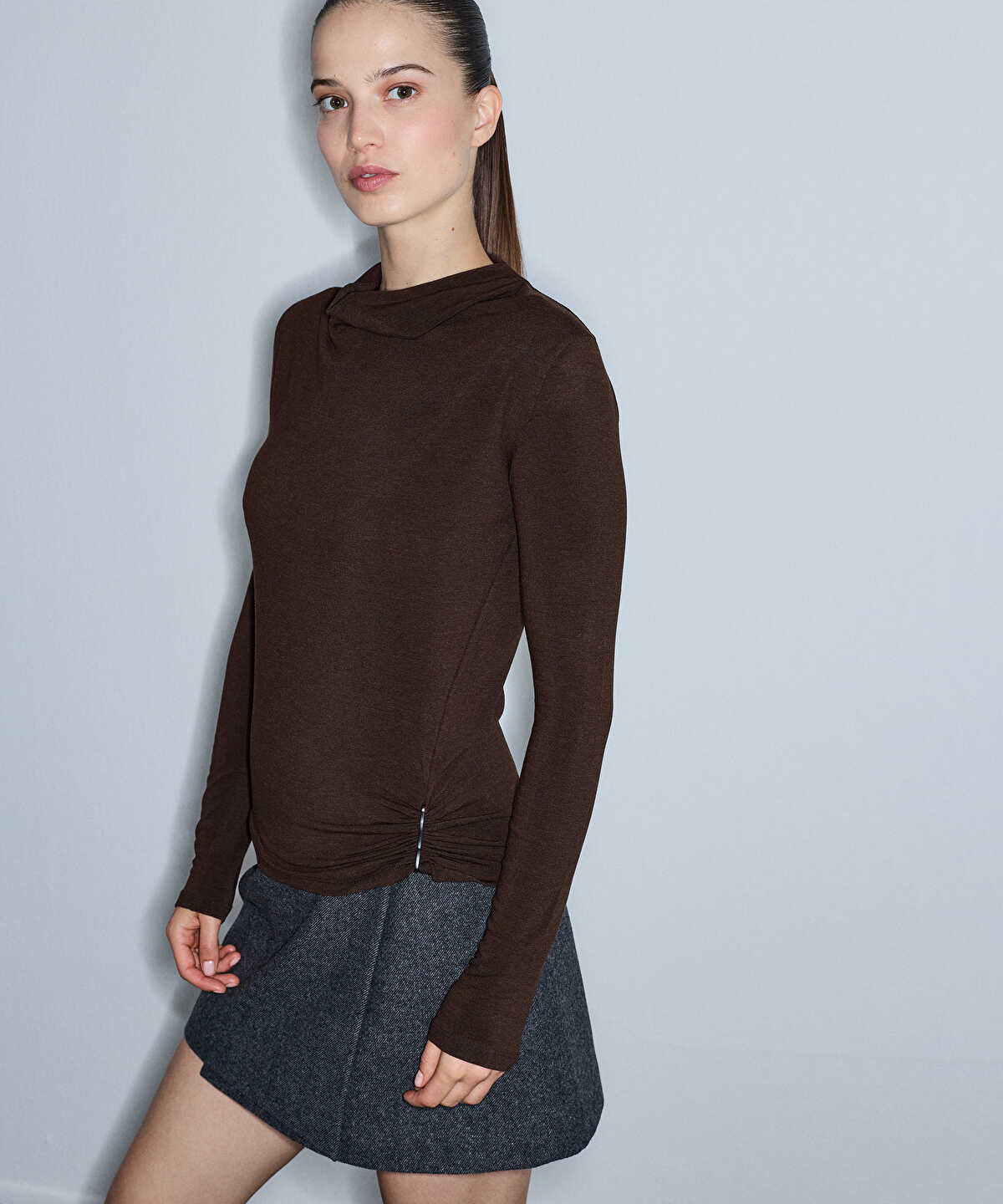 Zoomed Metal Accent Gathered T-Shirt