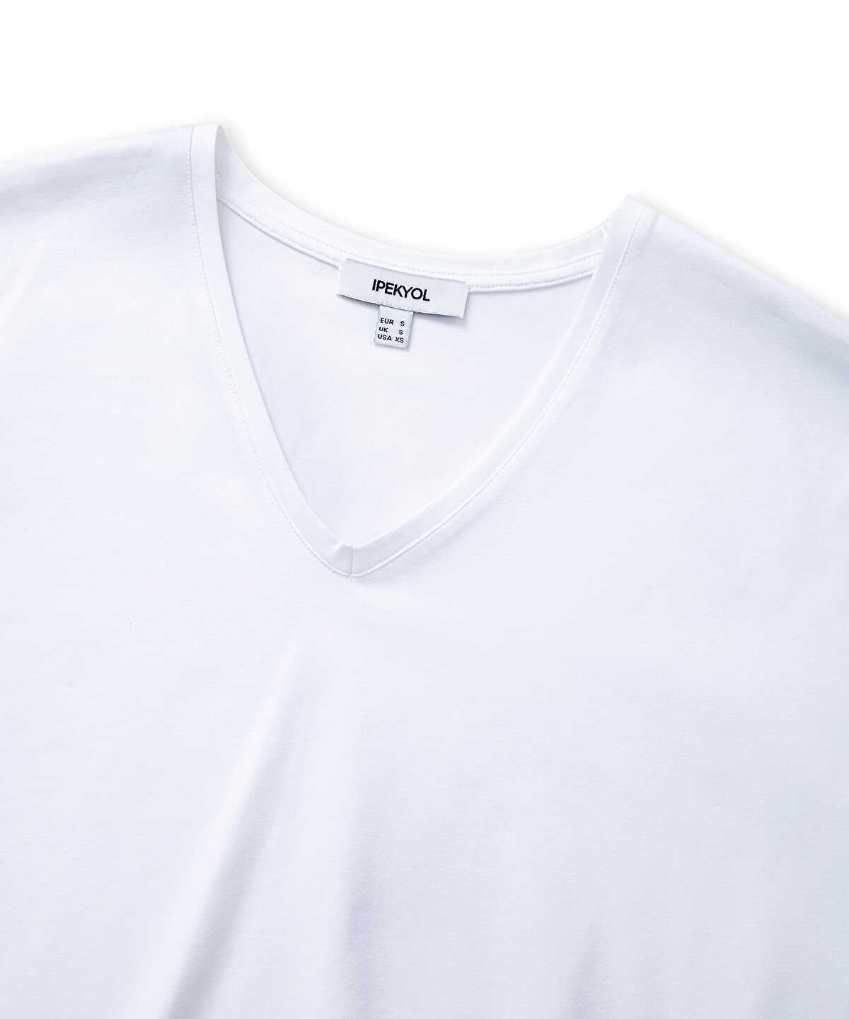 Zoomed Basic V-Neck T-Shirt