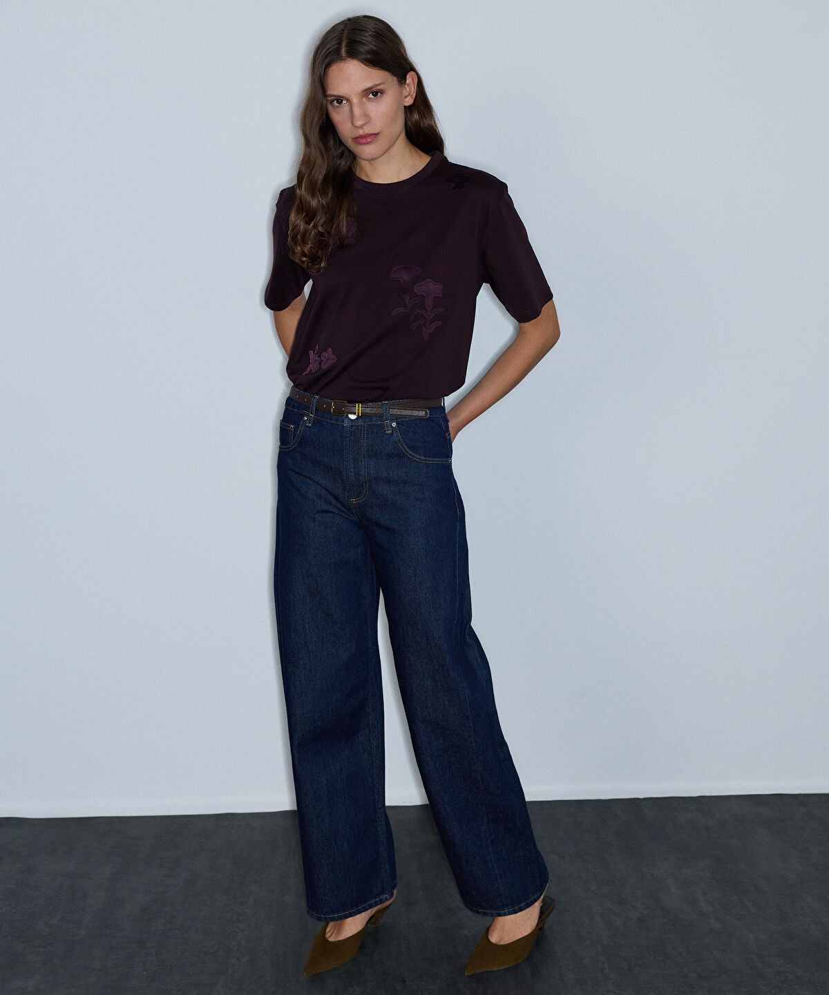 Zoomed T-Shirt with Floral Applique