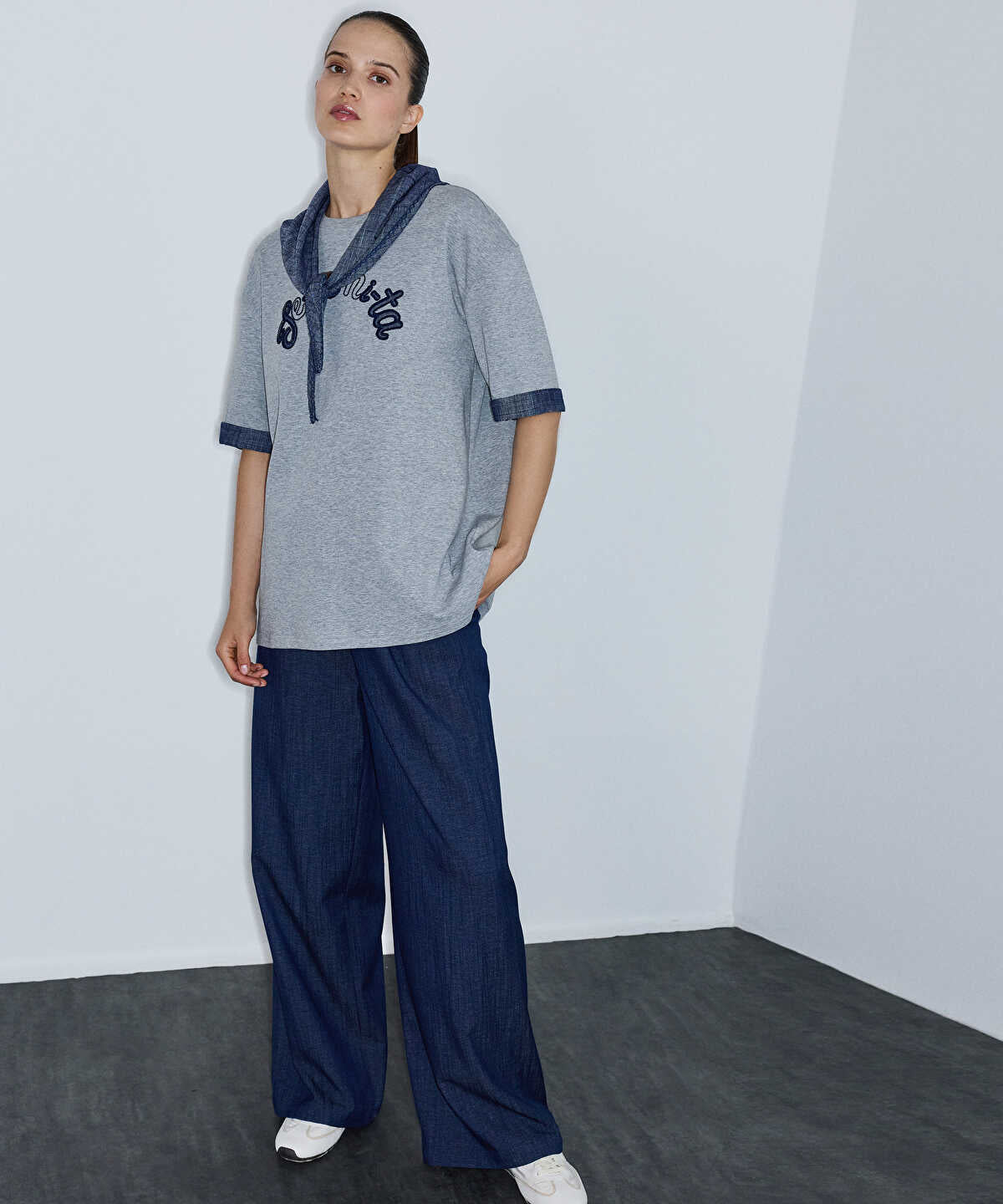 Zoomed Slogan-Embroidered T-Shirt with Scarf