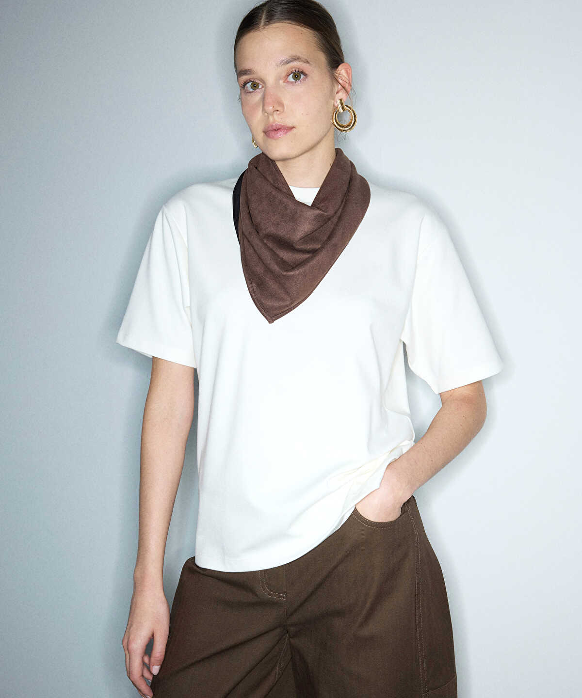 Zoomed T-Shirt with Detachable Scarf