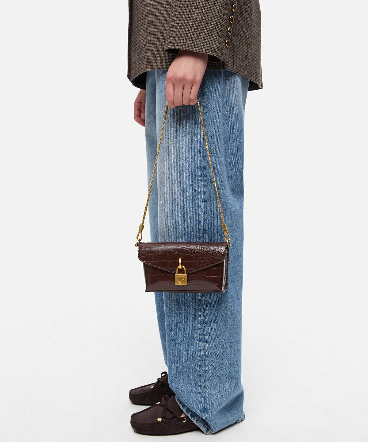 Croc-Effect Clutch
